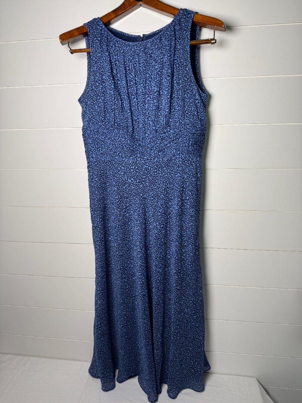 Talbots Petites Pure Silk Blue Pattern Dress Sleeveless Flattering Sz 8